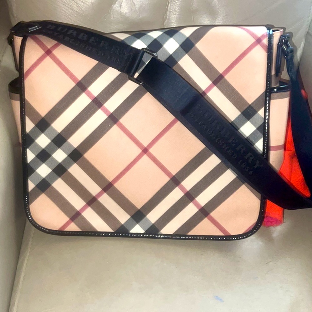 Auth  Burberry messenger bag unisex